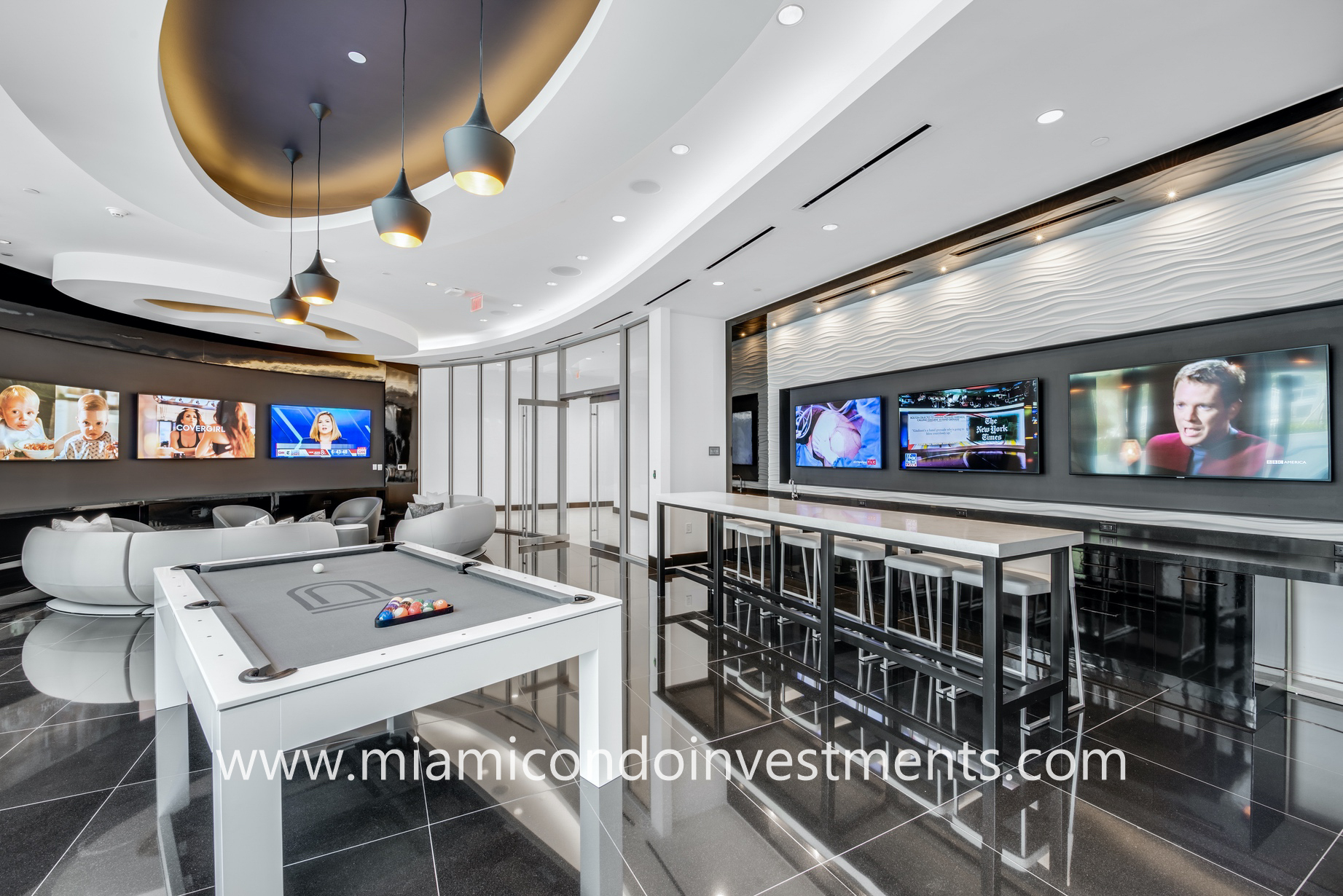 game room at Paramount Miami Worldcenter