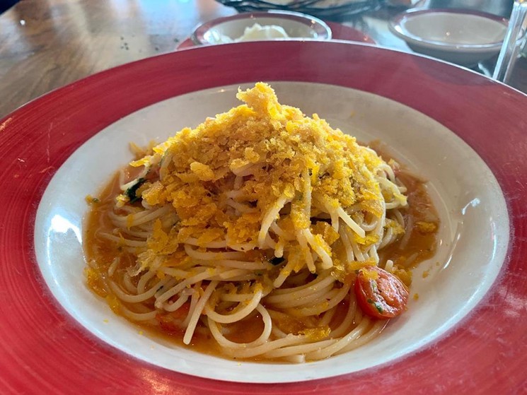 Spaghetti bottarga en Cerdeña Enoteca