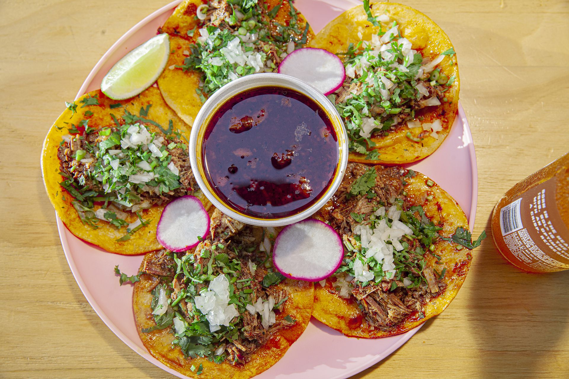 Los 'tacos rojos' favoritos de Instagram llegan a Miami